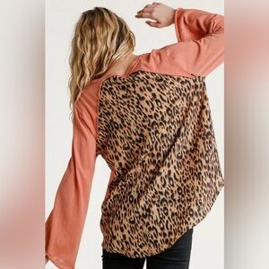 Umgee long sleeve animal print shirt orange v neck SZ L